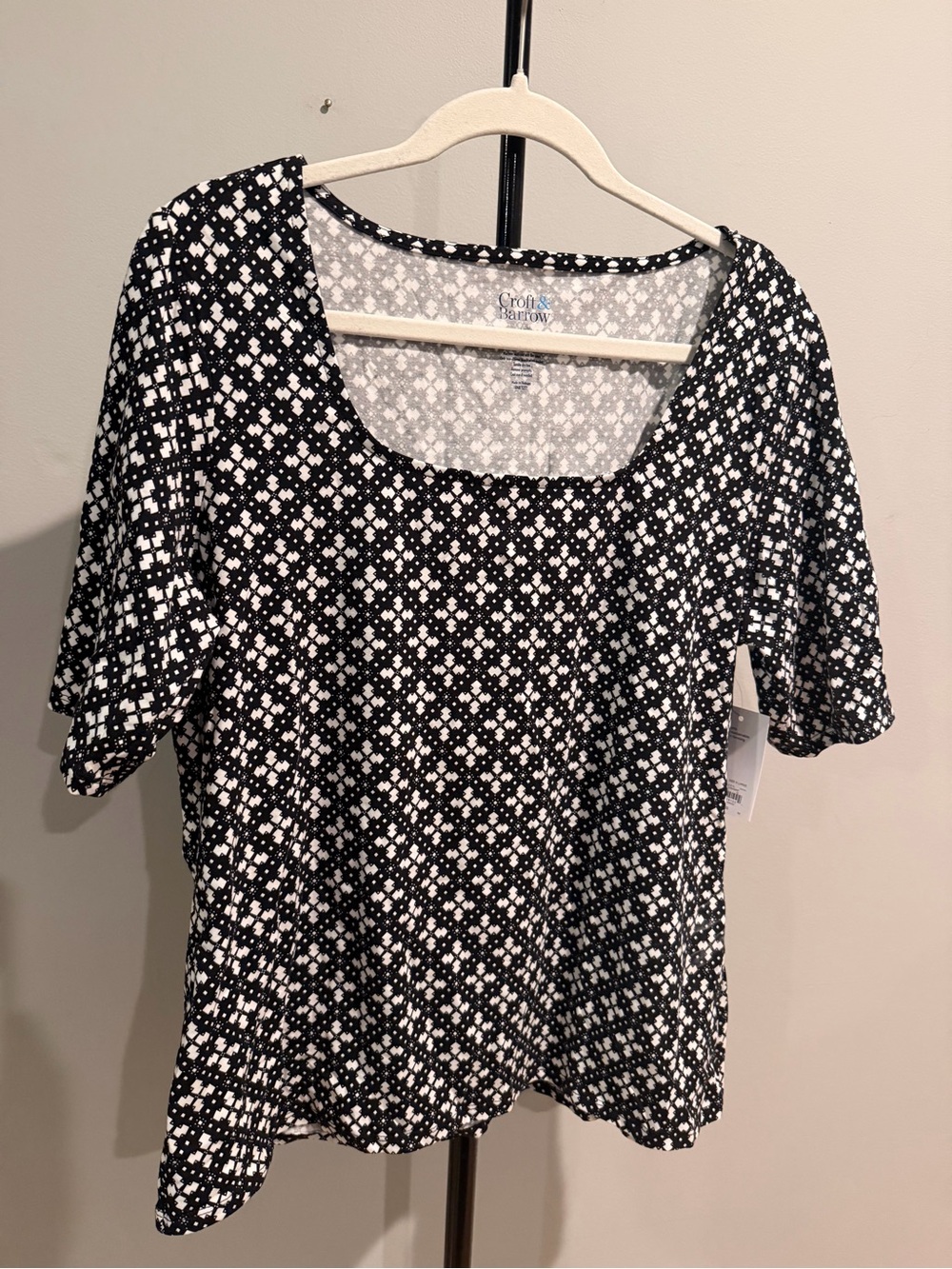 Croft & Barrow Black and White Scoop Neck Women's Top